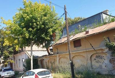 Casă cu 10 camere cu Teren 2400 Mp în Central - 9