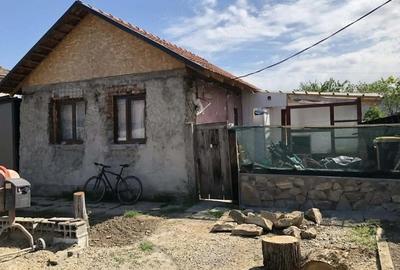 Casă cu Teren 240 Mp în Central