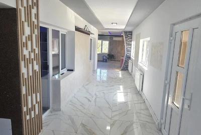 Casă cu 3 camere cu Teren 790 Mp în Poarta Albă - 1