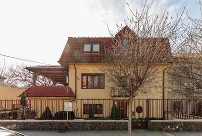 Casă individuală cu 8 camere cu Canalizare în Complex Studențesc - 2