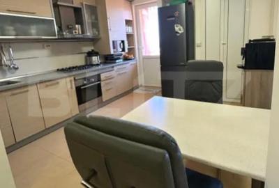 Apartament cu 3 camere decomandat, mobilat în 7 Noiembrie - 9