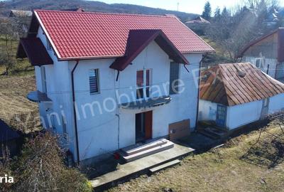 Casă cu 3 camere cu Teren 290 Mp în Central - 2