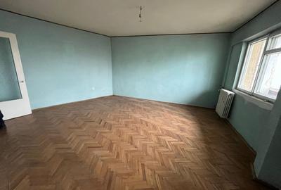 Apartament cu 3 camere decomandat în Obor