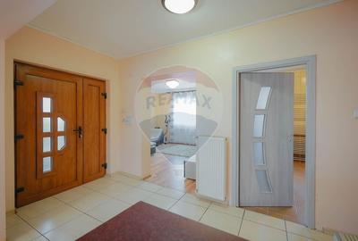 Casă individuală cu 6 camere cu Canalizare în Central - 5