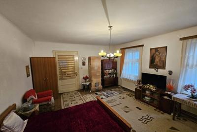 Casă cu 2 camere cu Teren 100 Mp în Central - 11