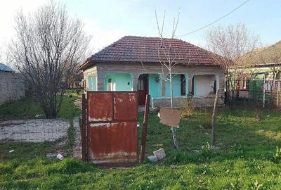 Casă cu 4 camere cu Teren 800 Mp în Aprozi - 2
