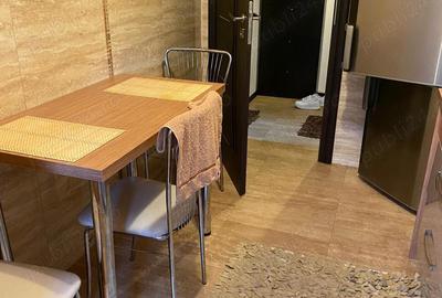 Apartament cu 3 camere decomandat în Km 4 - 17