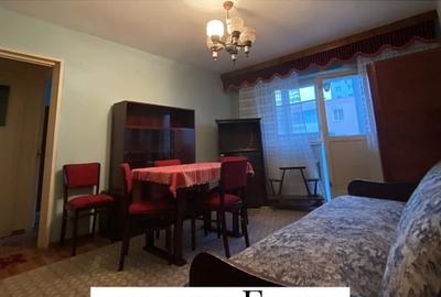 Apartament cu 3 camere semidecomandat în Astra