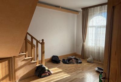 Casă cu Teren 200 Mp în Central - 2