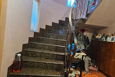 Casă cu 4 camere în Central - 3