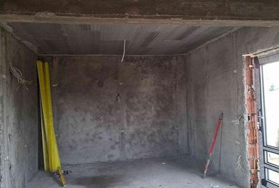 Casă cu 4 camere în Preajba