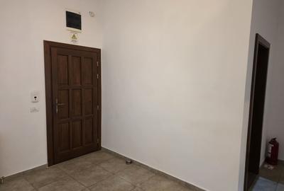 Închiriem birou in centrul Timisoarei 45mp-parter-360€ 48mp-mansardă înaltă-330€ - 5