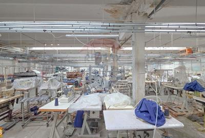 Spațiu industrial, de 5,211 mp, în Central - 44