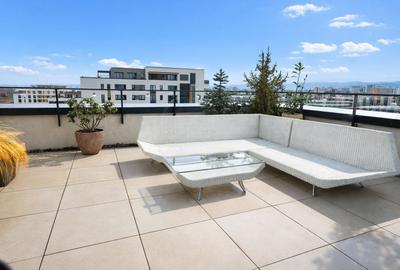 Penthouse cu 4 camere decomandat, mobilat în Tractorul - 13