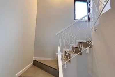 Casă cu 5 camere cu Teren 427 Mp în Central