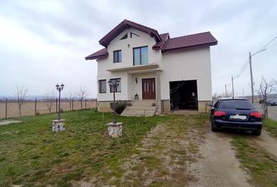 Casă individuală cu 5 camere în Piața Cluj