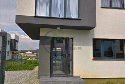 Duplex cu 4 camere cu Canalizare în Sânpetru - 2