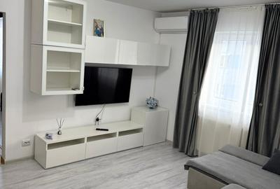 Apartament cu 3 camere semidecomandat în Rahova
