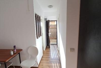 Poprietar inchiriez ap.1 cam decomandat utilat ,Complex-Lunei , centrala proprie - 9