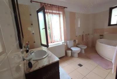 Casă cu 5 camere cu Teren 500 Mp în Central - 4