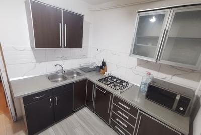 Apartament cu 3 camere decomandat în Decebal