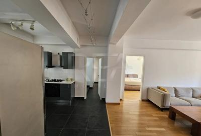 3 Camere, Vis-a-vis de Universitatea Nationala de Muzica - 3