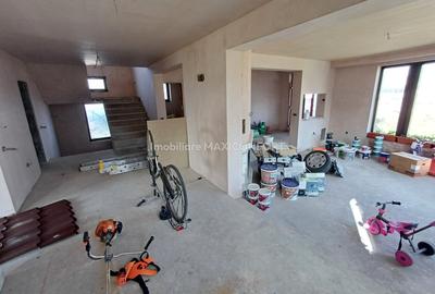 Casă cu 12 camere cu Teren 720 Mp în Cazasu - 2