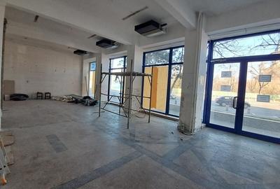 Spatiu comercial vitrina de 20 M - Metrou Eroii Revolutiei S143 - 29