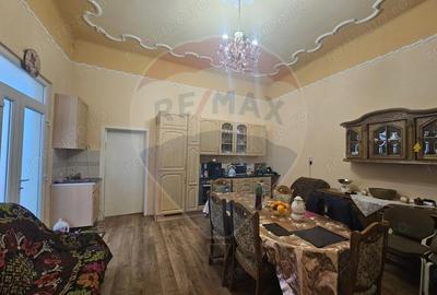 Casă cu 4 camere cu Teren 265 Mp în Central - 10