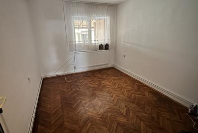 Casă individuală cu 3 camere cu Canalizare în Central - 10