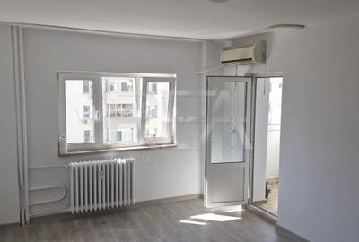 Garsonieră decomandată în Decebal - 2