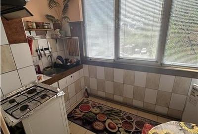 Model mare la etajul 2 ?n bloc anvelopat - 3