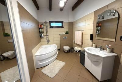 Casă cu 5 camere cu Teren 629 Mp în Central - 2