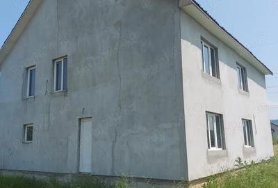 Vand casa ,in Unirea - 9