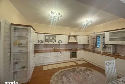 Casă cu 4 camere cu Teren 700 Mp în Central - 11