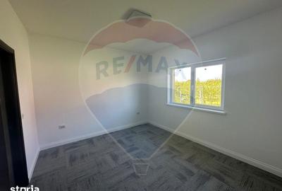 Casă cu 4 camere cu Teren 715 Mp în Central - 8