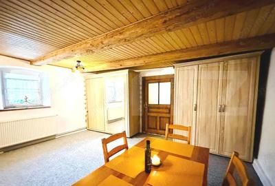 Casă cu 5 camere în Central