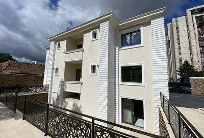 Casă individuală cu 18 camere în Ultracentral