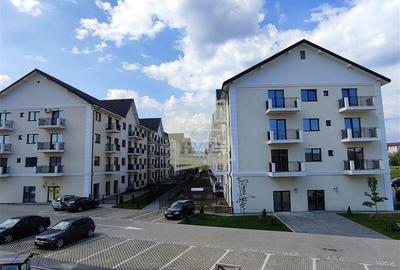 Apartament cu 3 camere 2 bai parcare si curte 57 mp in Selimbar - 1