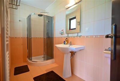 FILM!Resedinta in pretios decor montan, vecinati calitative,1.700 mp teren,Timis - 13