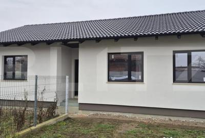 Casă cu 4 camere cu Teren 400 Mp în Vetiș - 18