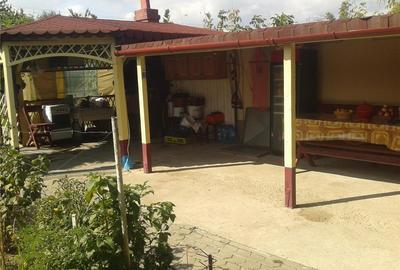 Casă cu 2 camere cu Teren 900 Mp în Adjud - 1