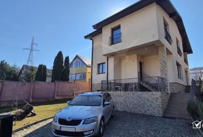 Casă individuală cu 4 camere cu Canalizare în Florești