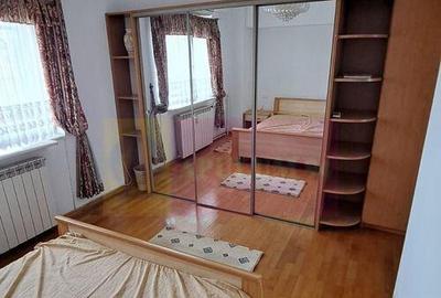 Apartament cu 3 camere decomandat în Decebal