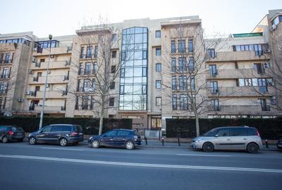 Apartament cu 3 camere decomandat în Băneasa - 1