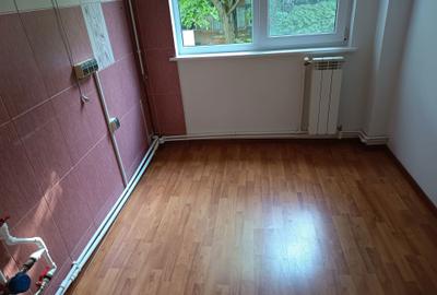 Apartament cu 3 camere semidecomandat în Micro 17 - 3