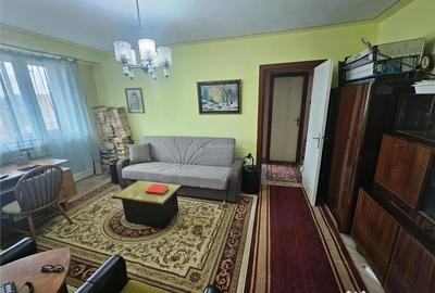 Apartament cu 2 camere semidecomandat în Micro I - 8