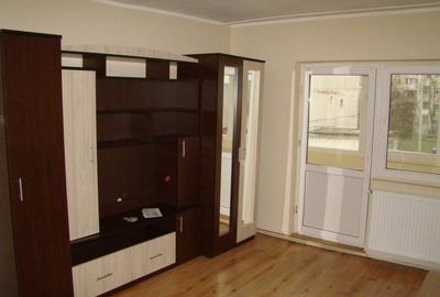 Apartament cu 2 camere decomandat, mobilat în Freidorf