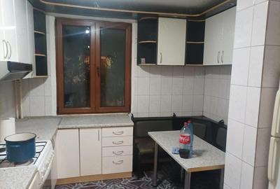 Apartament cu 3 camere decomandat în Berceni - 2