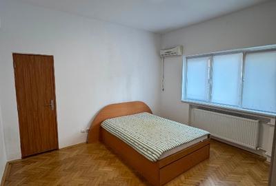 Propunem spre închiriere un apartament compus din 3 camere  pe Bulevardul Nicola - 7